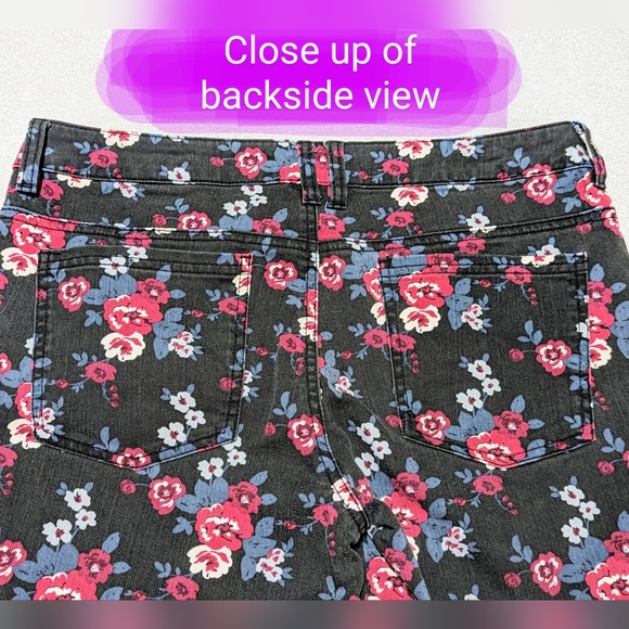Garnet Hill size 10, EUC floral pattern jeans, modern retro style - Picture 4 of 13